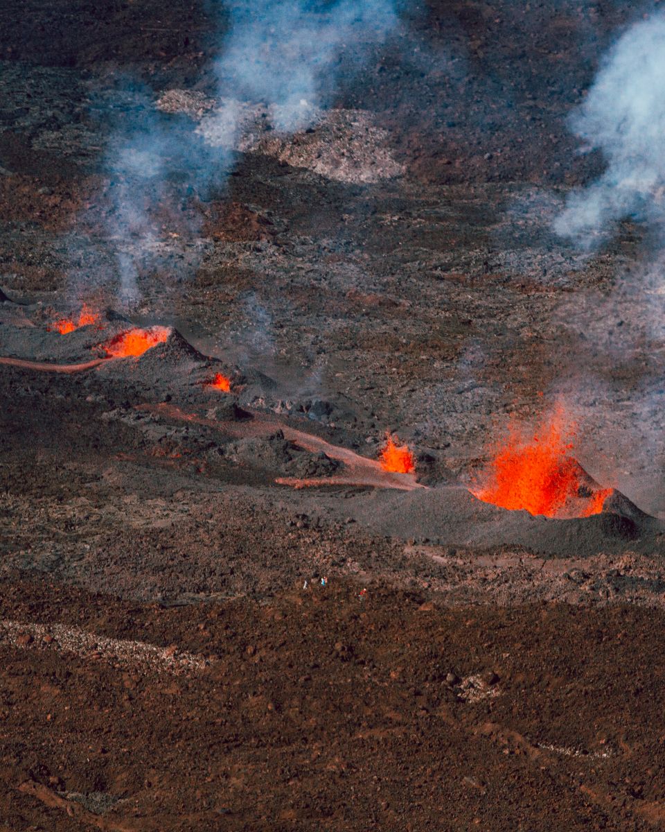 Les premières images de l'éruption du Piton de La Fournaise en direct